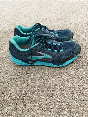 Brooks Women's Cascadia 7 trail running shoes blue size 7